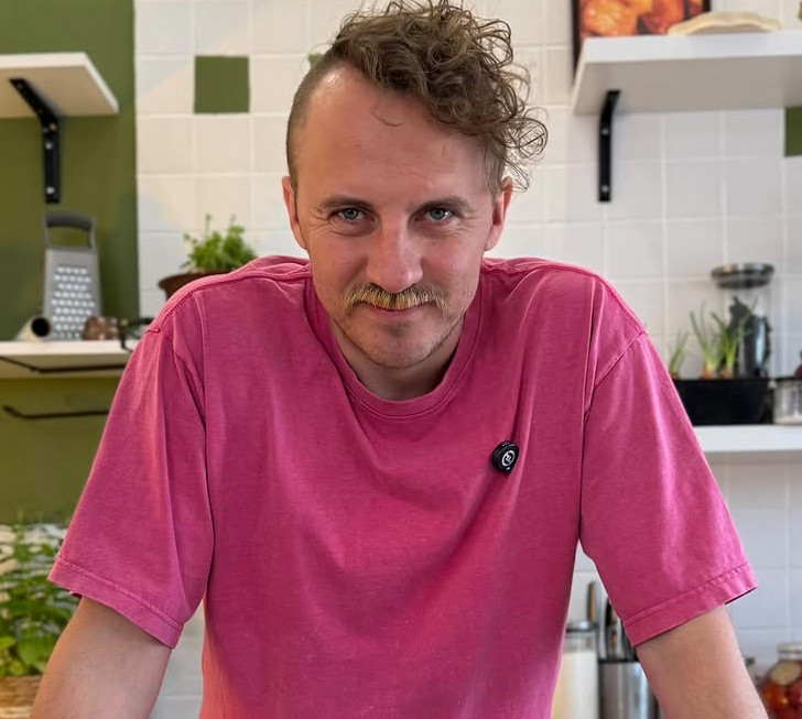 Рахуйте не калорії: Клопотенко показав, як готувати пампушки з яблуками