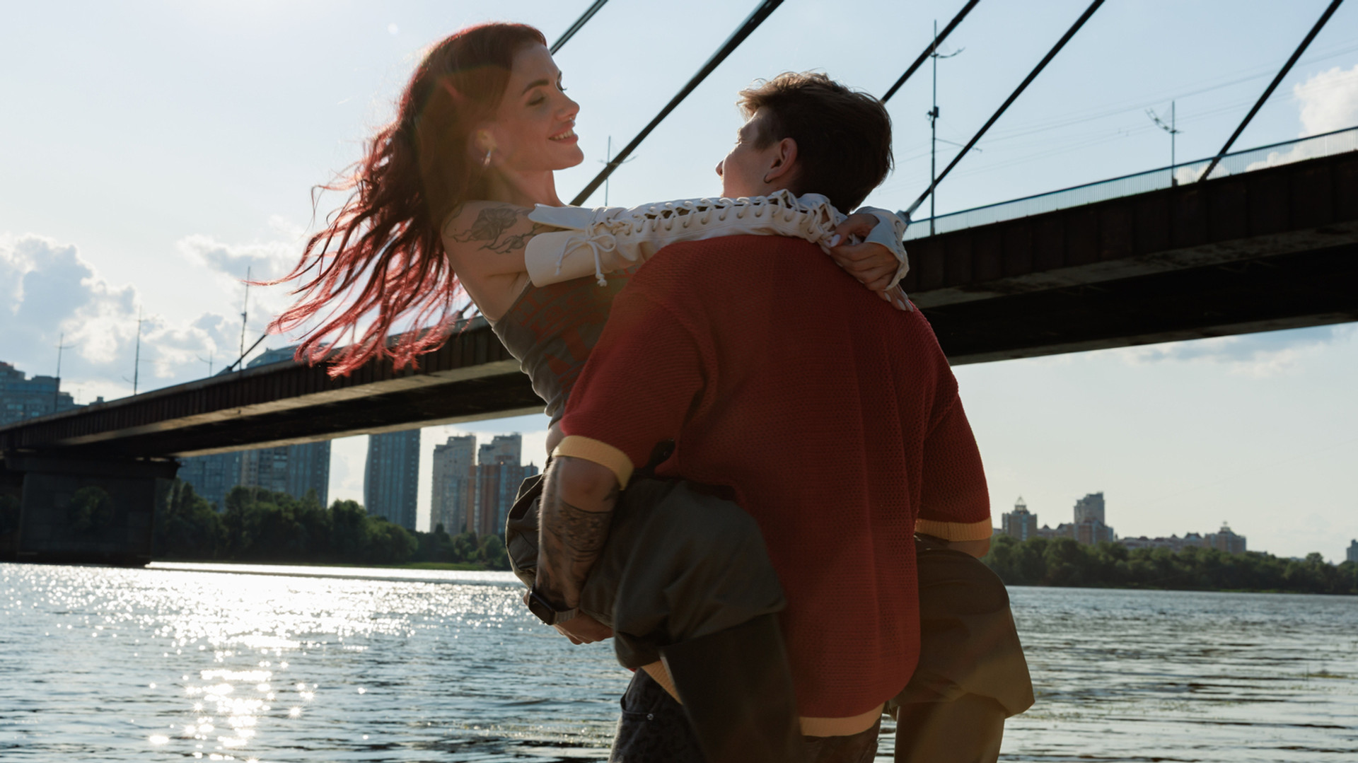 MamaRika натякнула на другу вагітність у романтичному кліпі з чоловіком. Відео