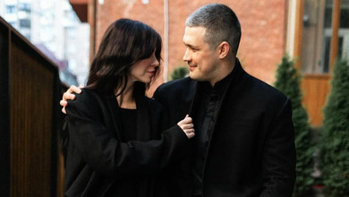 Дякую, що витримуєш мене: Федоров на річницю шлюбу пригорнув дружину для цілунку та романтичних фото