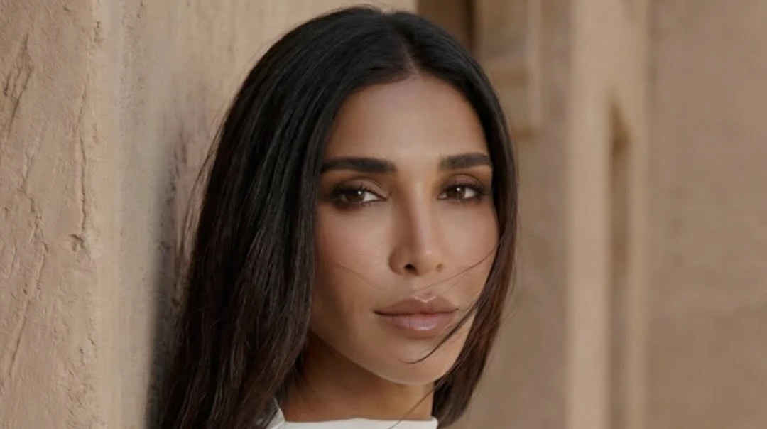 Дімопулос у бікіні граційно попозувала на дубайському пляжі. Фото, відео