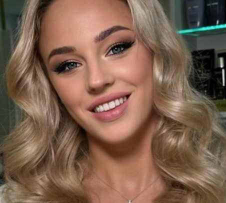 Дякую, що робиш мене щасливою: Білодід у сяючому міні засвітила каблучку на безіменному пальці