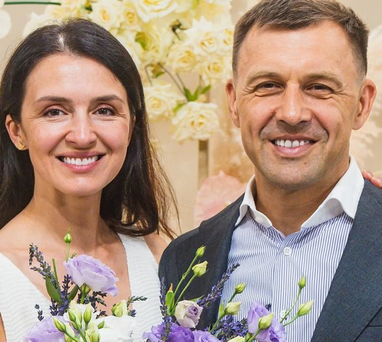 Ледь не сплакнув: Оністрат розповів, чому наважився на одруження з Хамайко після 18 років стосунків