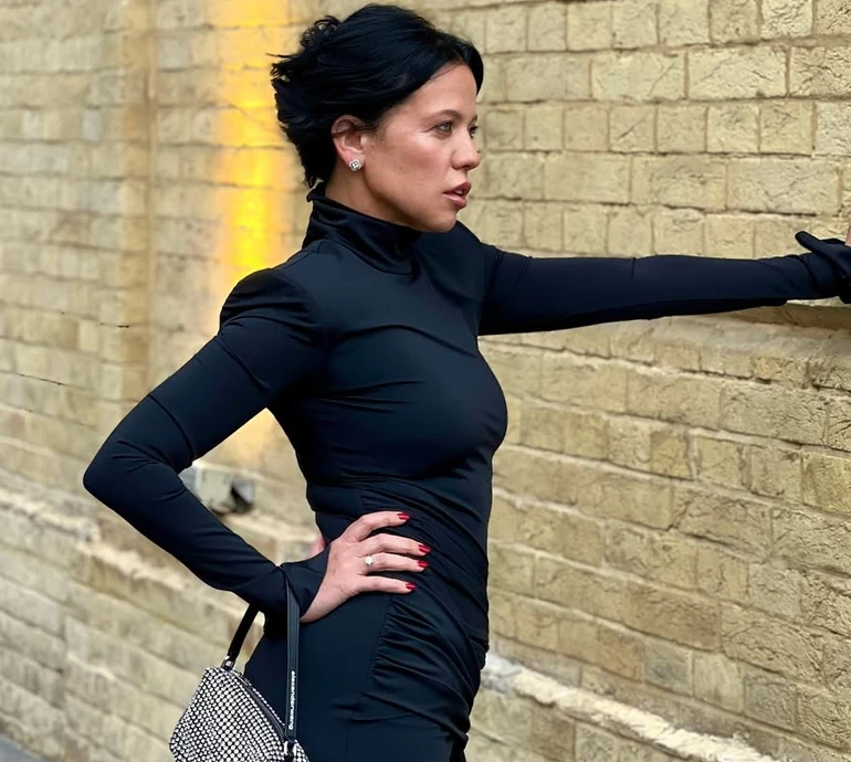 Горова у сукні мрії за 58 тисяч посвітила голою спиною на івенті Усиків в Лондоні