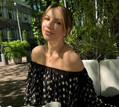 Під лежачий камінь вода не тече: Нікітюк показала, якою процедурою повертає собі пружність живота