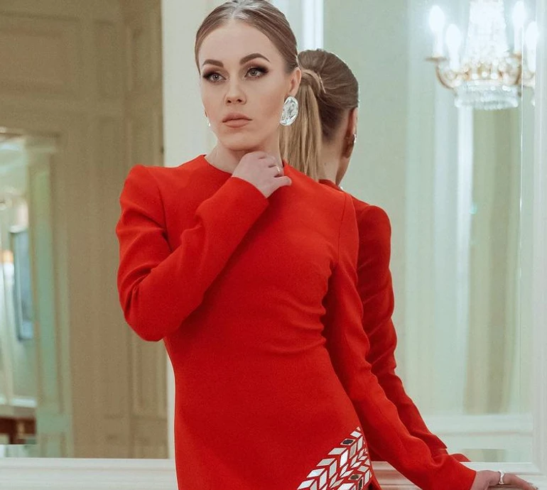 Alyosha в елегантних мінісукнях закликала до акту самоповаги. ФОТО