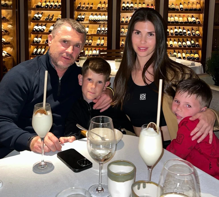 Дружина Реброва привітала найніжнішого хлопчика у світі з 6-річчям. Фото