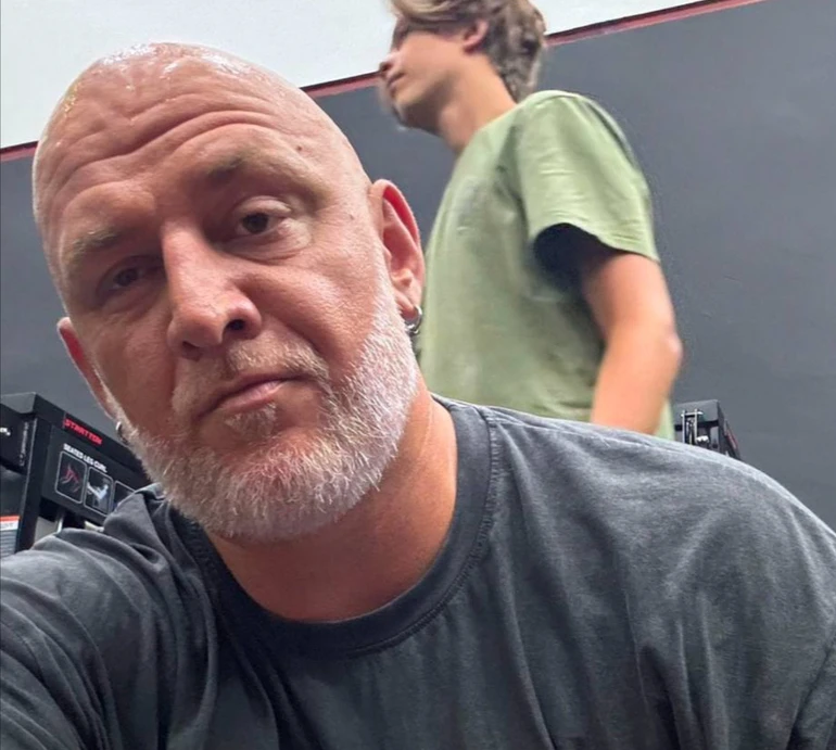 Спортзал, рожеві шорти та посиденьки з сином: Потап показав закордонні будні