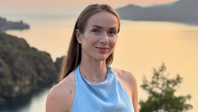 Світоліна на відпочинку з дочкою показала, як у бікіні підкорювала хвилю на дошці