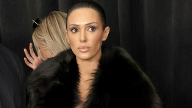 Дружина Каньє Веста у срібному боді повигиналася у бульбашці для сексі фото