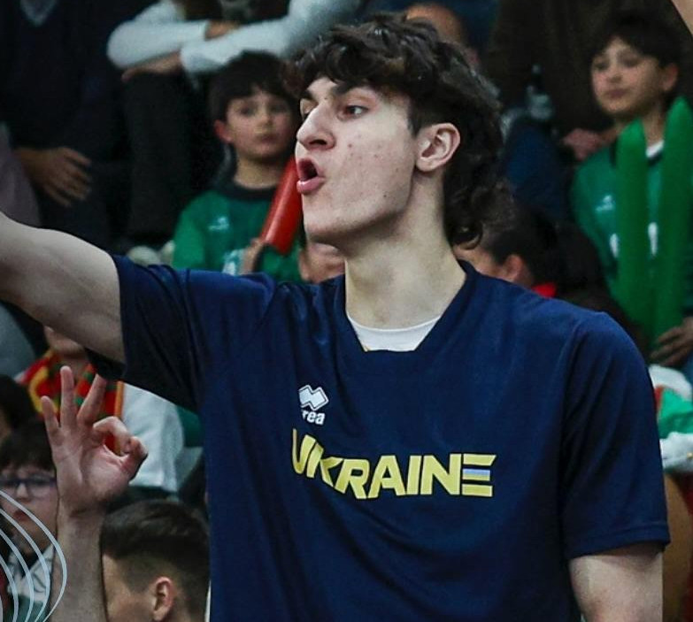 Нервовим мамам не рекомендується: ексдружина Кличка похвалилася дебютом сина в збірній України з баскетболу