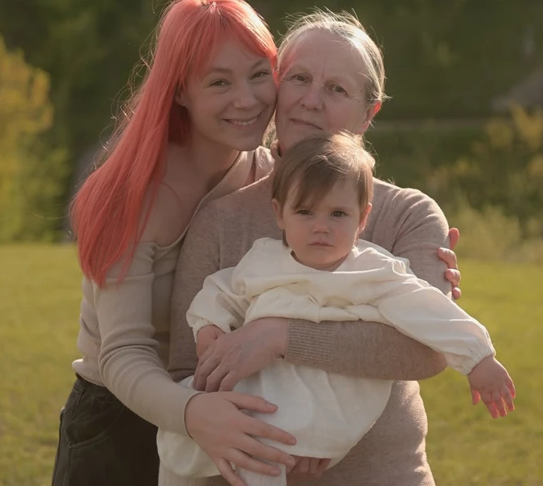 Тарабарова у день народження мами влаштувала зйомку з нею та дітьми на природі. Фото