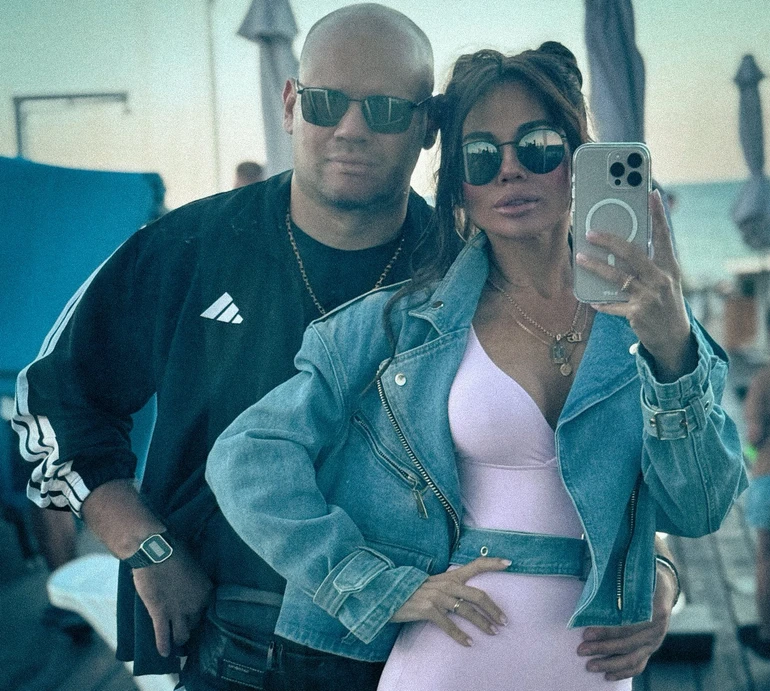 Ексзаступник генпрокурора Вербицький у спортивках і з ланцюгом на шиї згадав буремні дев'яності на вечірці в Одесі. Фото