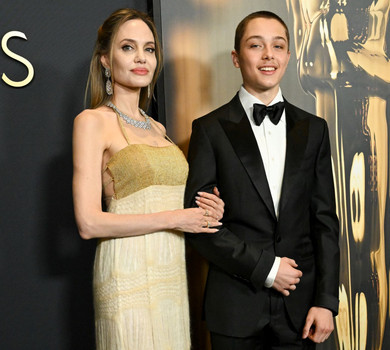 Заквітчані джинси та несподіваний колір волосся: 17-річний син Джолі та Пітта здійснив яскраву появу на публіці. Фото