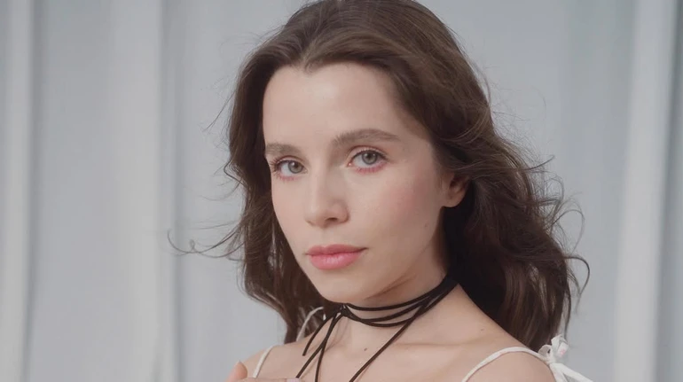 Соловій у купальнику попозувала для кокетливого селфі