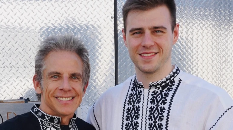 Наш козак: Гераскевич подарував Бену Стіллеру вишиванку та подякував йому за підтримку на Олімпіаді