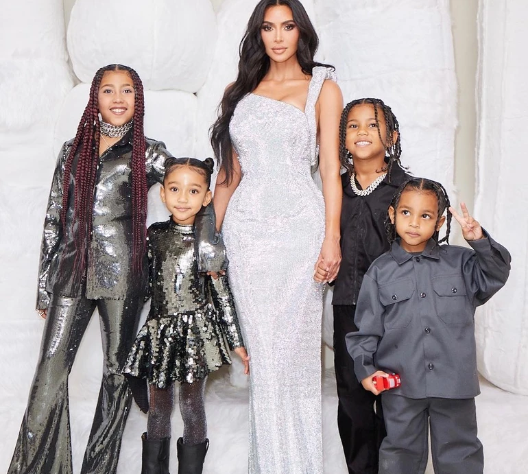 Ігнорує братів та сестер: Кардашян розповіла про поведінку 10-річної доньки