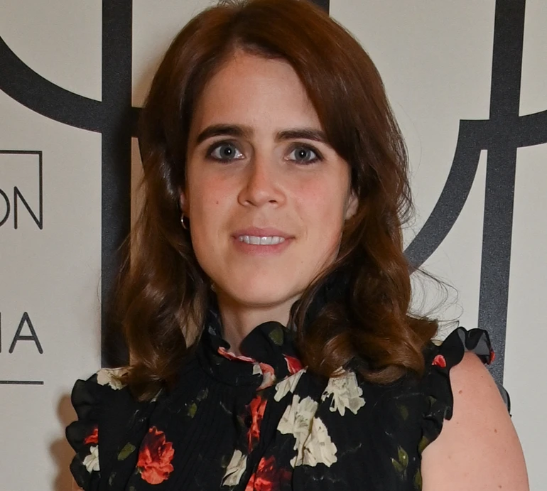 Принцеса Євгенія вигуляла квітчасту сукню-плісе на вечірці у Лондоні. Фото