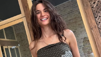 Кацуріна у топі та з LED-маскою на обличчі показала, як балансує між роботою і життям