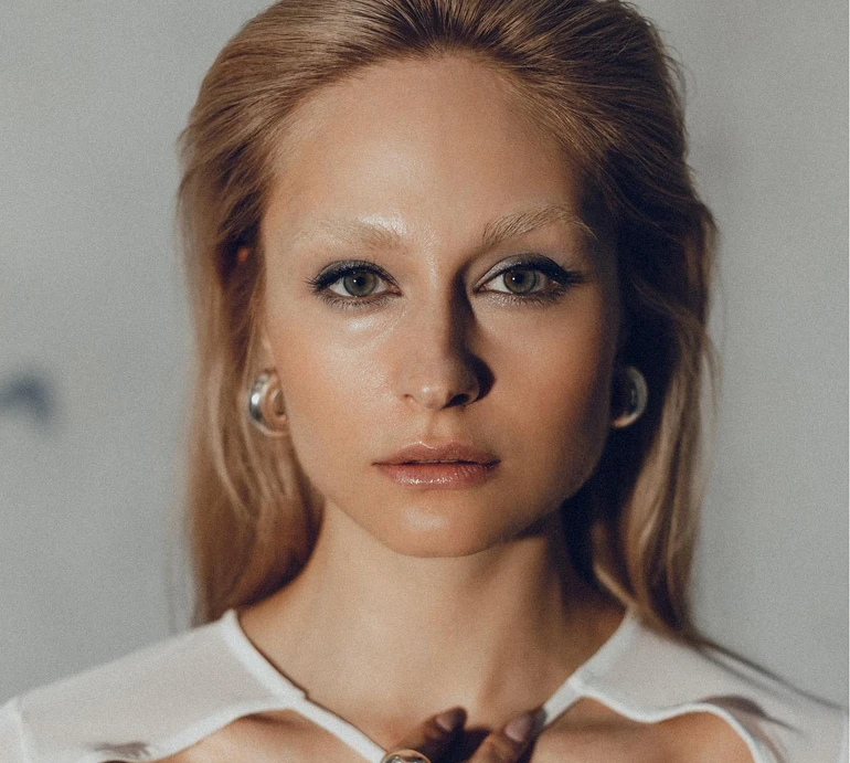 Стан доводив до божевілля: 31-річна Цимбалару ошелешила новиною про втрату слуху