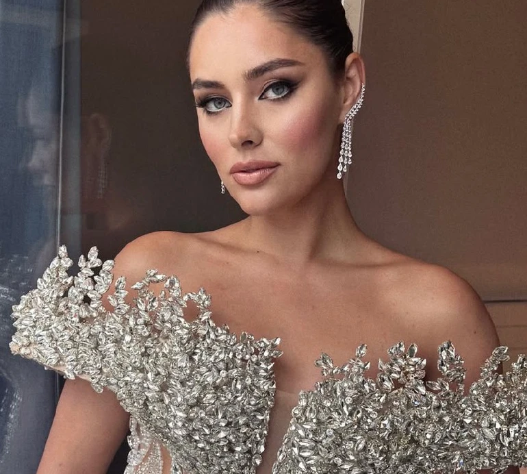 Любов у дії: Міс Усанова заінтригувала появою з загадковим незнайомцем під час місії у Єгипті