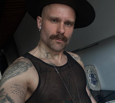 Гарні ми разом і сміливі: продюсер Завадюк показався зі своїм бойфрендом у вишиванках та розповів, що їх поєднало