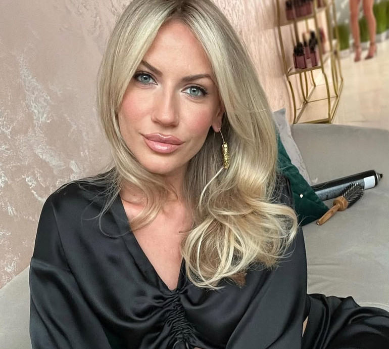 Золото Карпат: Нікітюк у Буковелі ефектно виставила пружні сідниці в басейні