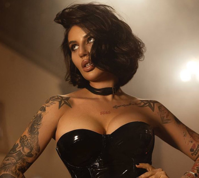 Хочуть зґвалтувати: Алхім пояснила, чому не переходить на українську, та розповіла про найдовші стосунки після розлучення