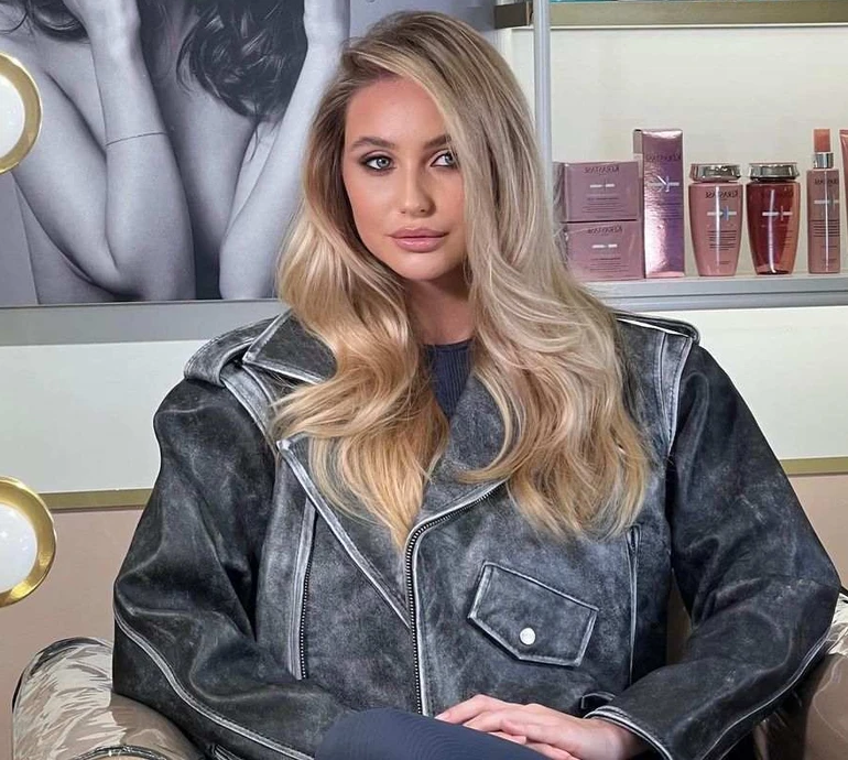 Коротше, я Бенджамін Баттон: ексдружина Тищенка без мейкапу похизувалася молодим виглядом