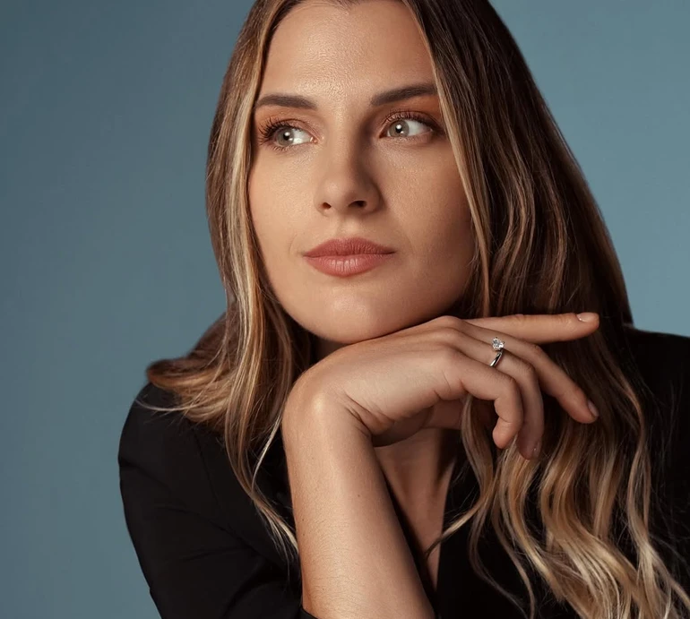 Місце сили і енергії: Харлан показалася в маминому саду в Миколаєві