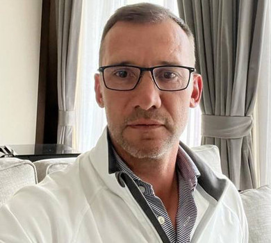 Дуже ціную час з родиною: Шевченко показався на рідкісному фото з мамою, дружиною і синами