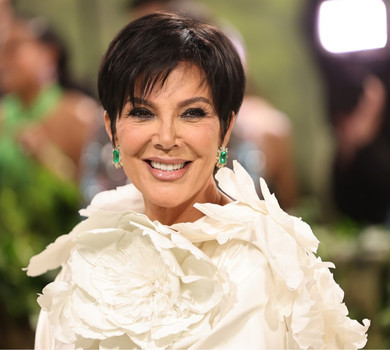 Підтяжка лиця за $100 тисяч: 69-річна мама Кардашян на прем'єрі в Вегасі вразила своїм перетворенням. Фото