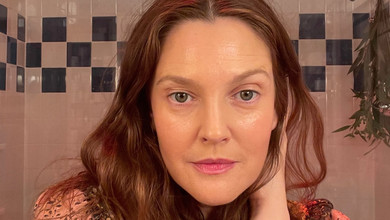 Старіння - це привілей: 50-річна Дрю Беррімор без макіяжу показала зморшки крупним планом. Відео