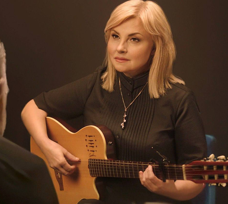 Не змогла мовчати: Бурмака представила пісню-розмову про покійного брата-військового