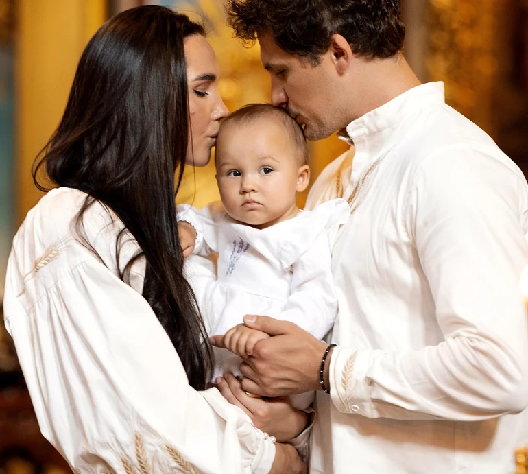 Кот і Татарінцева похрестили дочку в її перший день народження. Фото