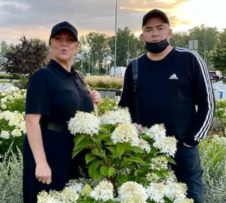 Данилко з мамою Сердючки пообіймалися та побешкетували у Юрмалі для кумедних ФОТО