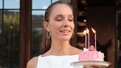 Мій новий рік: Осадча у 41-ий день народження символічно перейшла дорогу з тортом. Відео