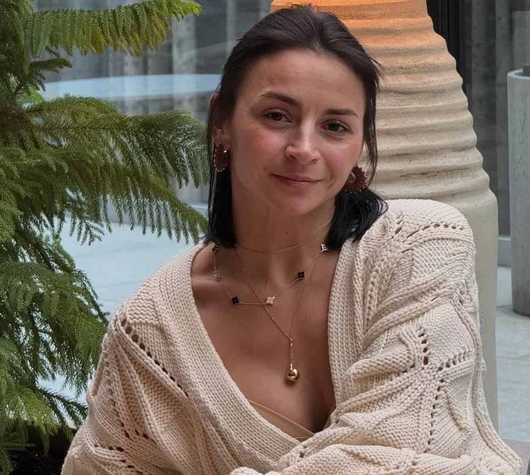 Альтернатива уколам: Гвоздьова показала, як робить тейпування обличчя та результат на ранок. Фото