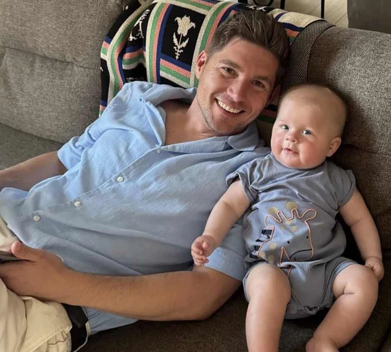 Булкін Володимирович: Остапчуки замилували фото з сином, якому виповнилося півроку