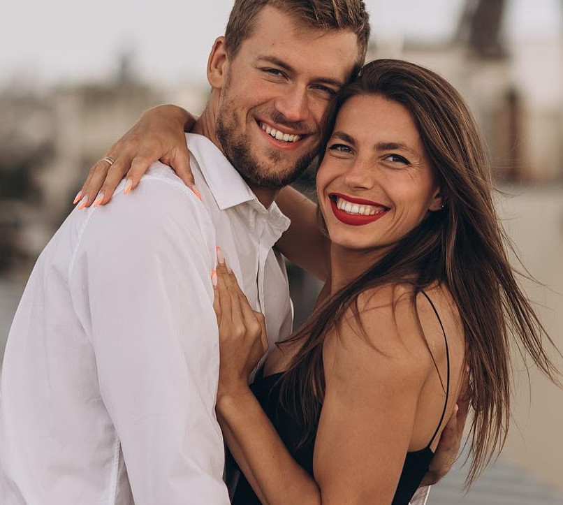 Бех осідлала коня для романтичних ФОТО з чоловіком на природі