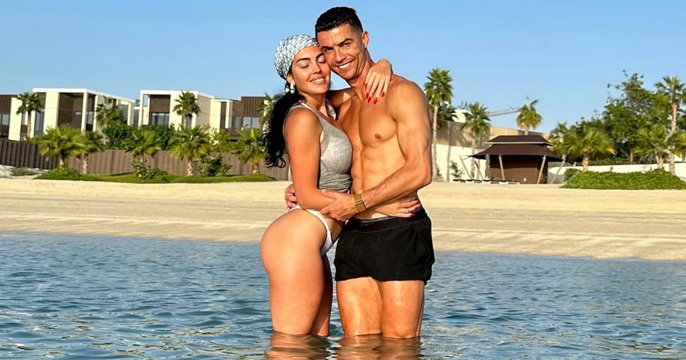 クリスティアーノ・ロナウドと彼の女性たち：サッカー選手のトップの熱いロマンス