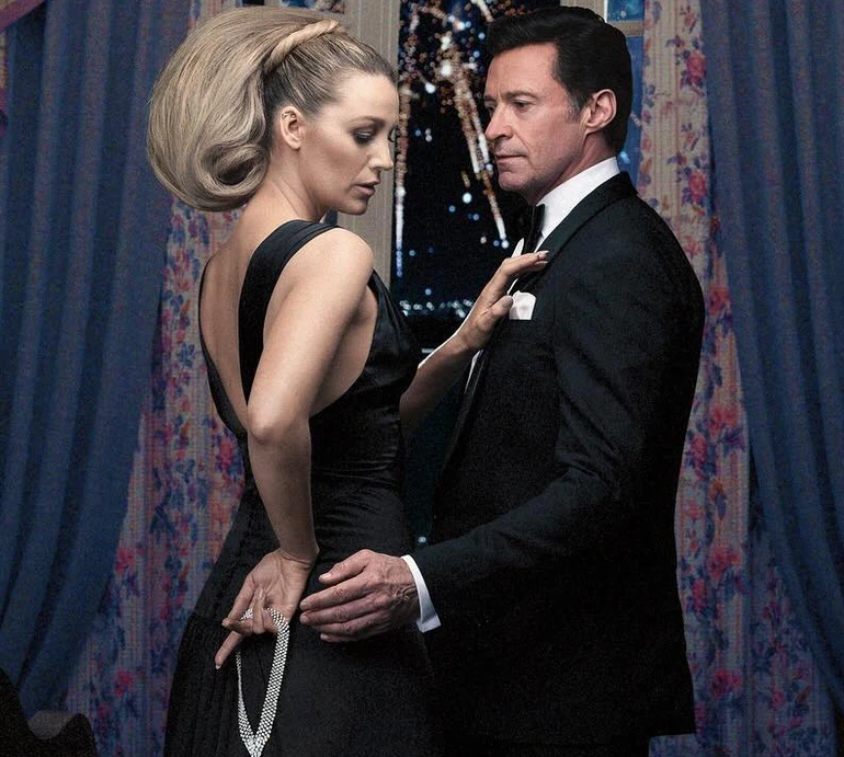 Блейк Лайвлі в купальнику та Х'ю Джекман у смугастих шортах стали героями Хічкока на сторінках Vogue. Фото