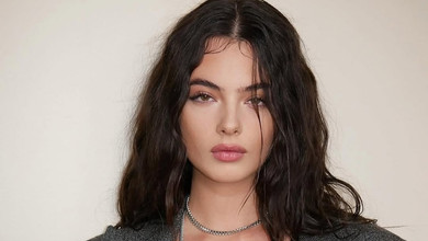 Дева Кассель у купальнику показалася в обіймах бойфренда на пляжі. Фото