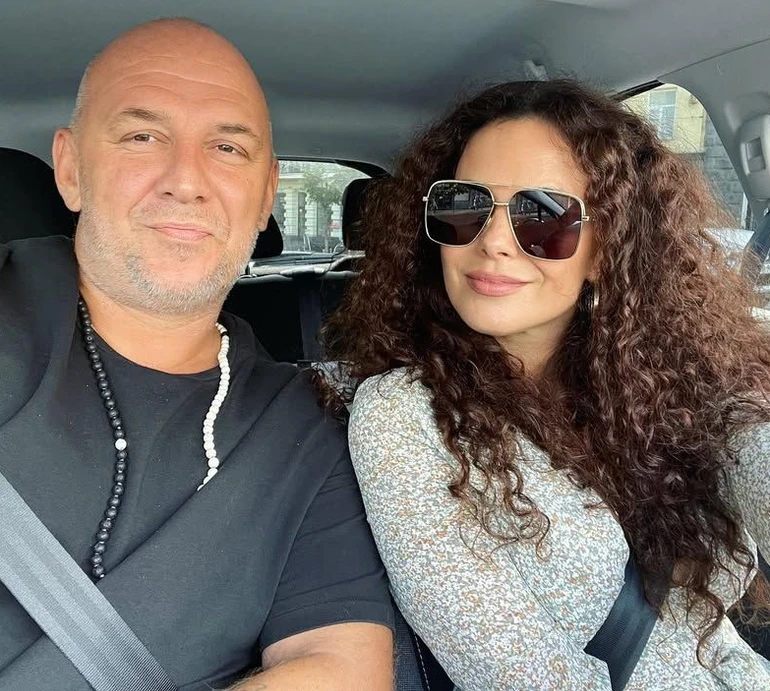 Дякую: Каменських із нагоди чавунного весілля попестила руку Потапа