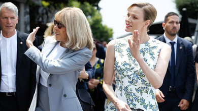 Княгиня Монако у компанії дружини Макрона вигуляла ніжну квіткову сукню на заході ООН. Фото