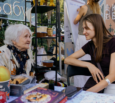 БФ Юлині бабусі збирає на дах для евакуйованих стареньких — допомогти можна на Куражі