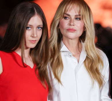 Без обручки та з обома дочками від Урбана: Кідман в оверсайзі з'явилася на показі Chanel у Парижі. Фото