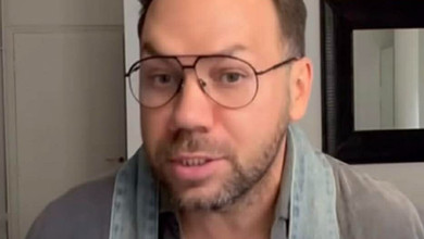 Трендові, що псують фігуру, бембі та класичні сині: Андре Тан назвав топ-7 джинсів цієї зими. Фото