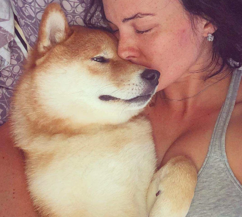 Мій синок: заплакана Астаф'єва повідомила про смерть собаки та звинуватила ветклініку