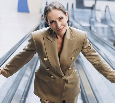 Передам своїм онучкам: Осадча провела тур гардеробною та показала особливі луки. Відео