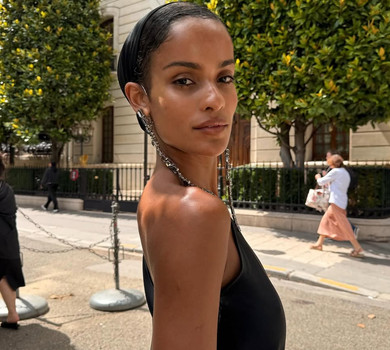 Кохана Касселя покрасувалася на ліжку в спідньому та подякувала сину за найкращу версію себе. Фото